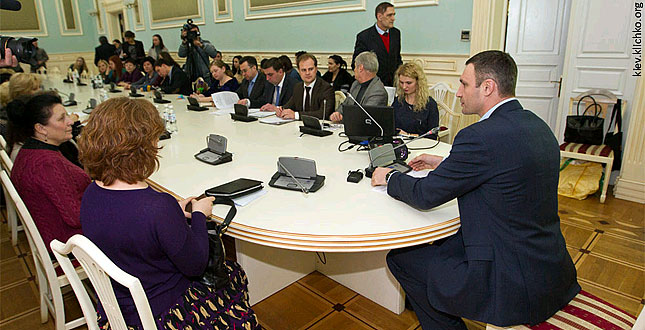 Віталій Кличко зустрівся з родинами Героїв Небесної Сотні